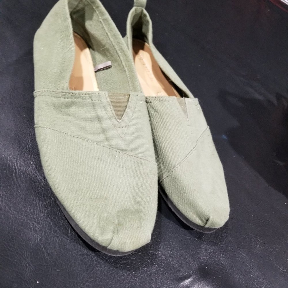 Green Tom style flats